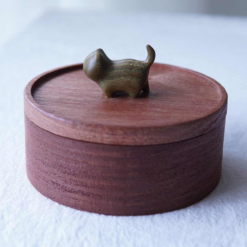 Green sandalwood cat product view 2