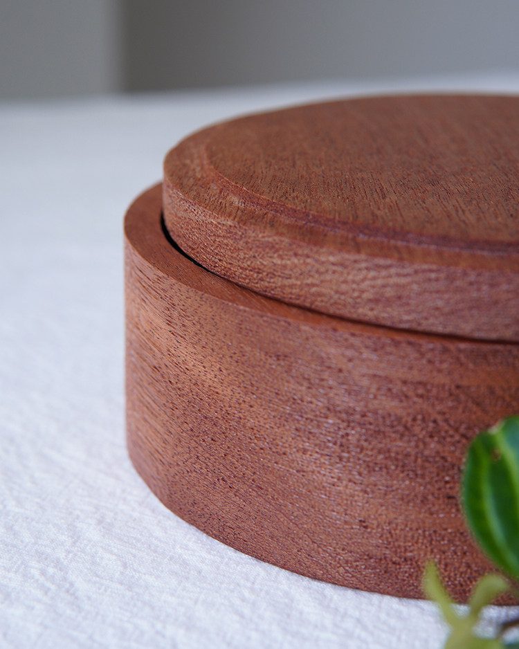 Purpleheart wood cat (looking up) product view 3